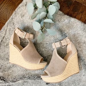 Marc Fisher Allison Wedges Sz. 5